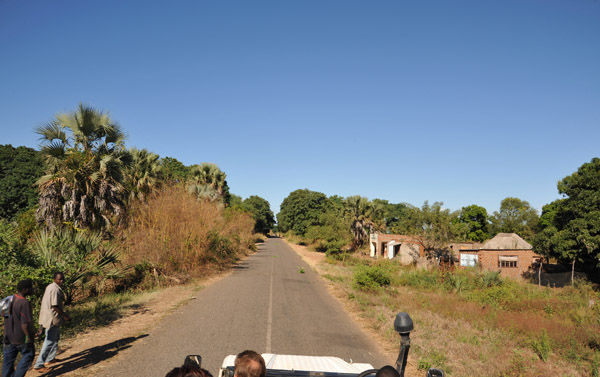 The road to Mfuwe Airport