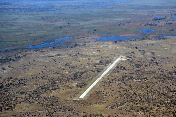 New Lebala Camp Airstrip (S18 26/E23 32), Botswana