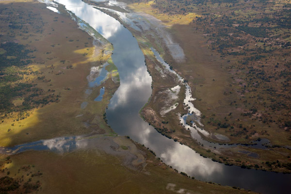 Luapula River, the border between the D.R. Congo (left) and Zambia (right) - S12 27.4/E029 28.5)