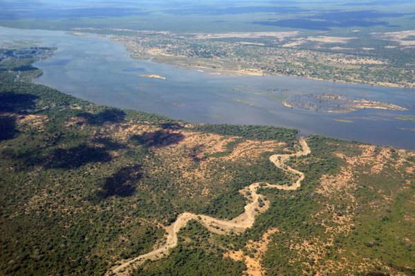 Dry tributary of the Zambezi, Lower Zambezi National Park