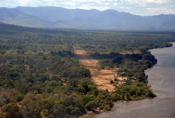 Runway 04, Kayila Airstrip (FLKF) on the Lower Zambezi