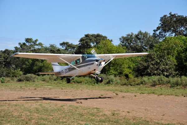 V5-JOG landing at Kayila