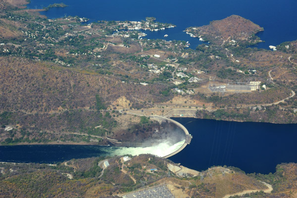 The hydroelectric plant at the Kariba Dam 1266 MW of electricity to Zambia and Zimbabwe