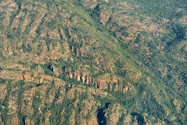 Reddish cliffs on the Zambian side of the the Zambezi Gorge (S 17 57.2/E026 50.8)