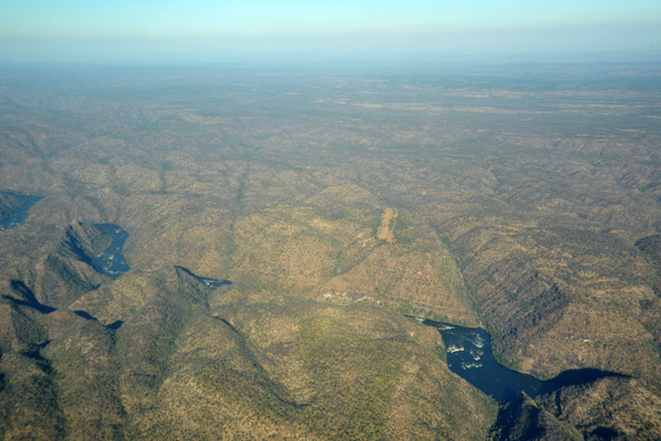 Clifftop airstrip on the Zimbabwe side (S17 55.9/E026 07.0)