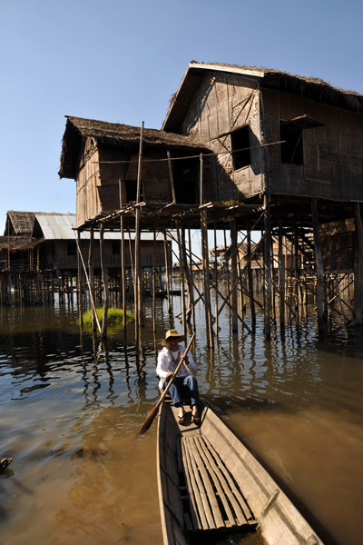 Canoe, Nam Pan stilt village