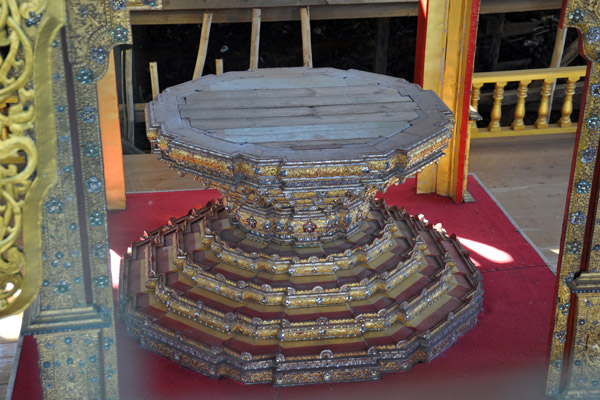 Platform where 4 of the 5 golden images are placed (since the 1965 accident they leave one behind at the temple)