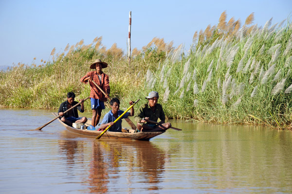 Canoe with four men, Ywama