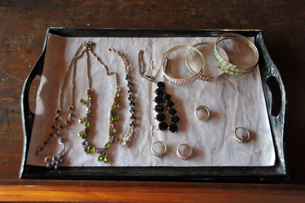 Hand-made jewelry at Sein Damati, Ywama