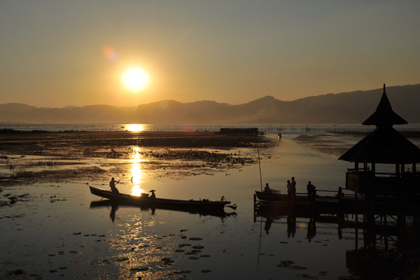 Myanmar Treasure Resort Inle sunset