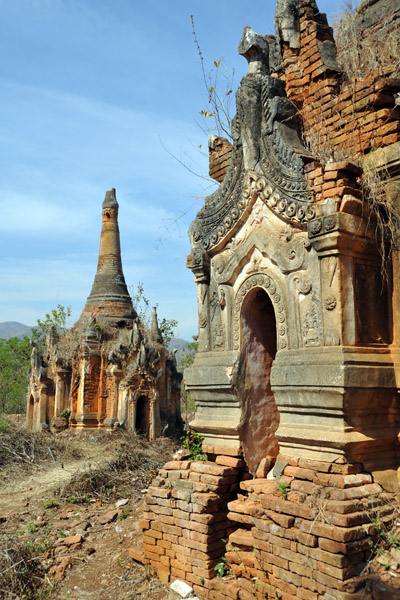 Ornate stupas, Nyaung Ohak