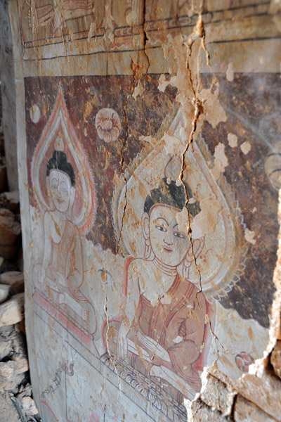Cracked mural, Nyaung Ohak