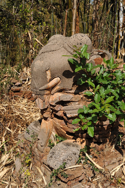 Ruins of an elephant, Nyaung Ohak