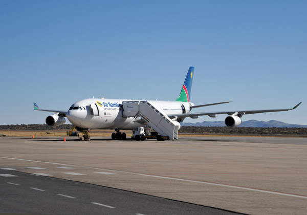 Air Namibia A340-300 at WDH
