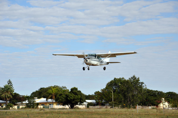 V5-JOG landing at Tsumeb