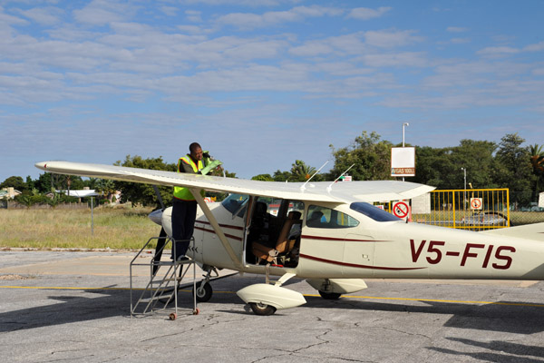 Fueling at Tsumeb since there is no more Avgas available at Katima Mulilo (FYKM)