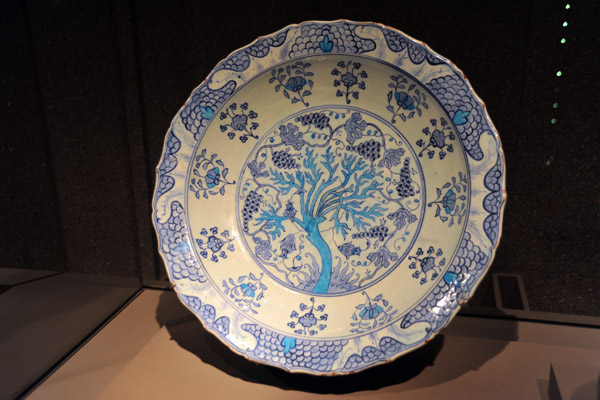 Dish - Iznik ca 1530