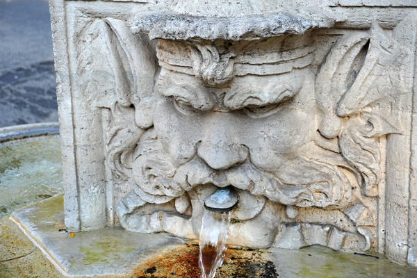 Fountain with the face of an old man - Villa Borghese