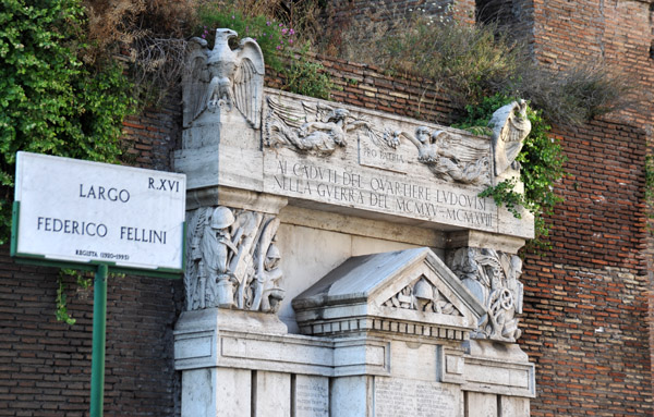 Largo Federico Fellini with the Ludovisi District World War I memorial