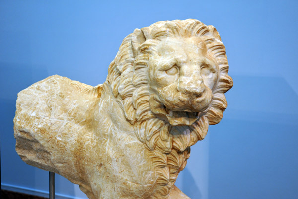 Greek lion, Liebieghaus Skulpturensammlung