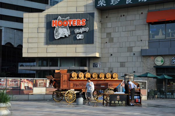 Hooters Beijing - Workers' Stadium East Road