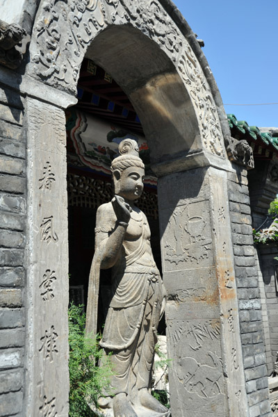 Guyanyin in the courtyard of the Songtang House