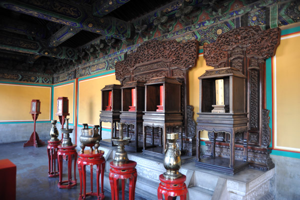 Altars in a side temple by the Imperial Vault of Heaven