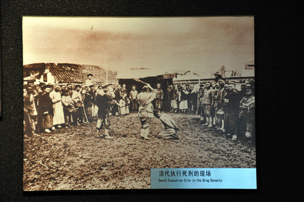 Historic photograph if a Qing Dynasty-era execution