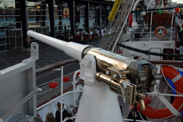 Naval gun on the ARM Cuauhtemoc