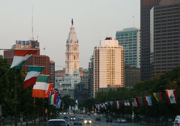 Benjamin Franklin Parkway leading to Philadelphia City Hall 