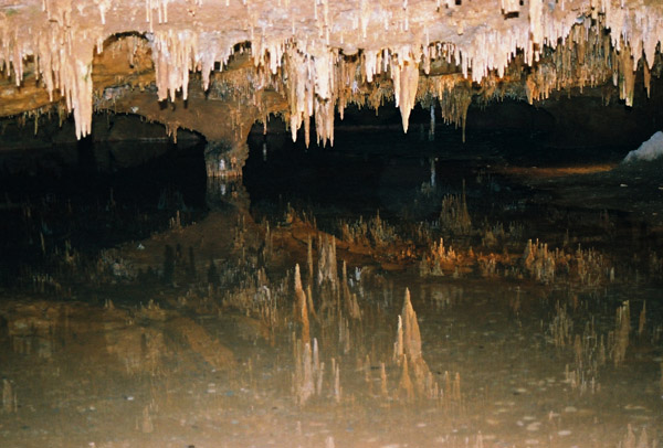 Underground Dream Lake, Luray Caverns