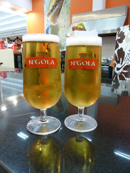 A couple of beers at the food court, Belas Shopping