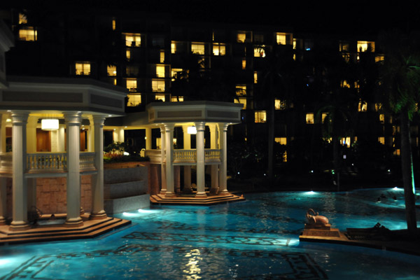 Pool of the Kauai Marriott at night