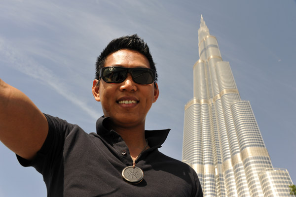 Dennis with the Burj Khalifa