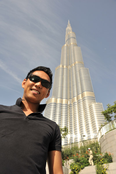 Dennis with the Burj Khalifa