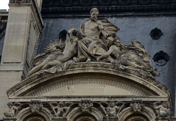 Sculpture group at the end of the north wing of the Louvre, Ave. du Général Lemonnier