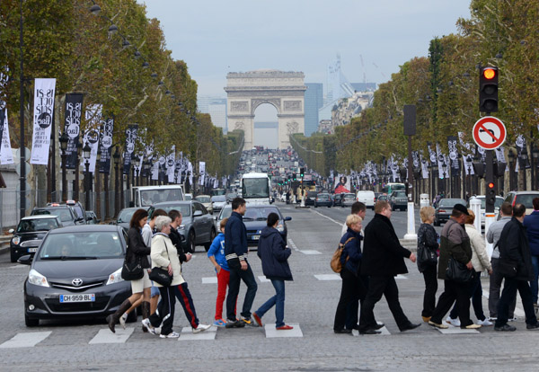 Arc de Triomphe and the Champs Elyses from Place de la Concorde