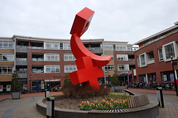 Sculpture of the 3 symbols used by the Red Cross - Crescent - Diamond; Henri Dunantplein, Hillegom