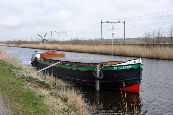 Dutch canal bulk carrier, Haarlem-Leiden Canal, Noordwijkerhout 