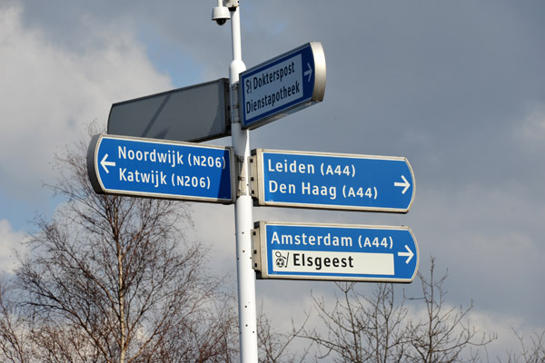 N206 to Noordwijk and Katwijk, A44 to Leiden and Den Haag