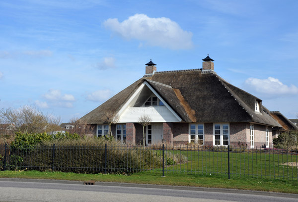 Lovely thatched home at IJweg 1646, Nieuw-Vennep