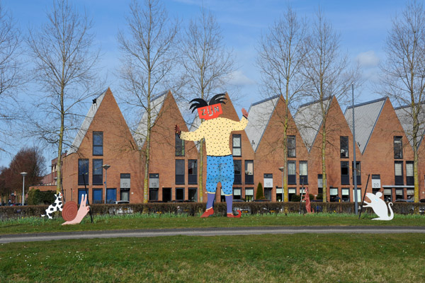 Cutout figure Zijn with a rat, snail and cow; Venneperweg, Nieuw-Vennep