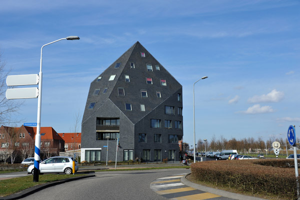 Interesting polyhedron building covered in slate, Capricciolaan at Venneperweg, Nieuw-Vennep