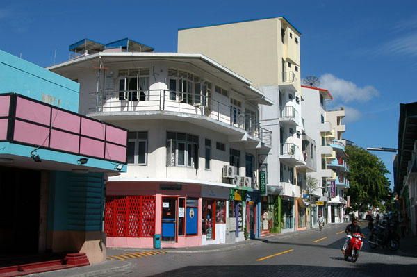 Majeedi Magu is the main east-west road across the center of Male'
