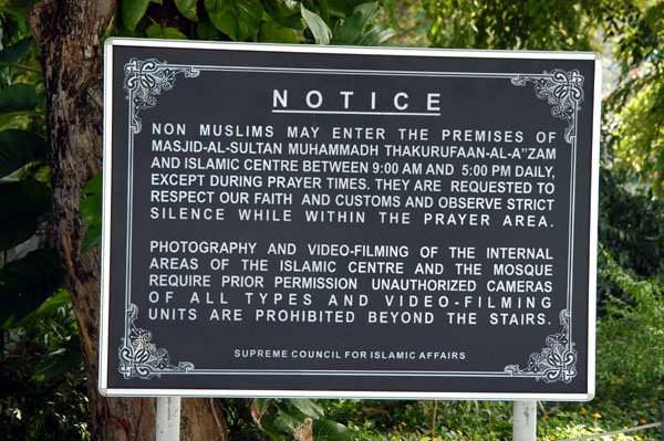 Non-muslim visitors are allowed to the Islamic Center