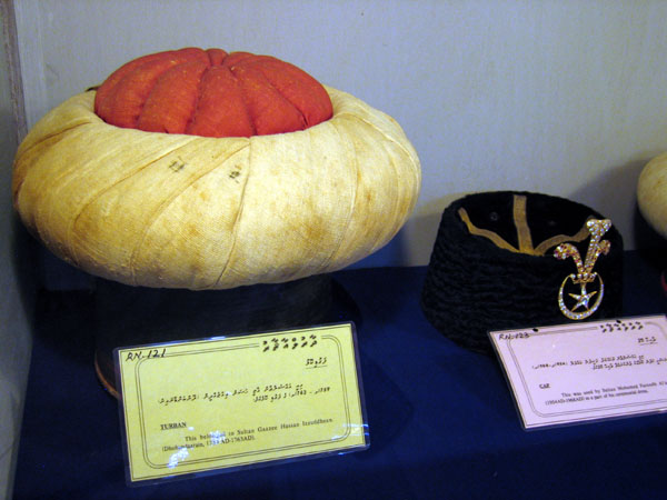 Turban of Sultan Gaazee Hassan Izzuddeen (1739-1763) and cap of Sultan Mohamed Fareedh Alawwal (1954-1968)