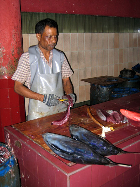 Fish cleaner, Male'