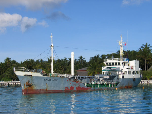 Maldivian fuel supply ship, the Champa Moon, Meerufenfushi