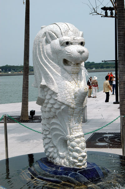 Smaller version of the Merlion