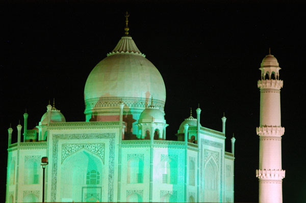 Dubailand already scrapped this Taj Mahal at the Global Village....
